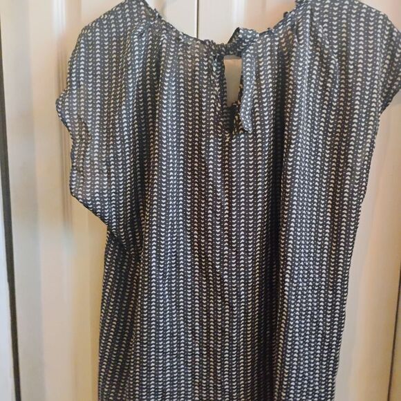 LC Lauren Conrad Black and White Flutter Sleeve Blouse - Picture 7 of 11